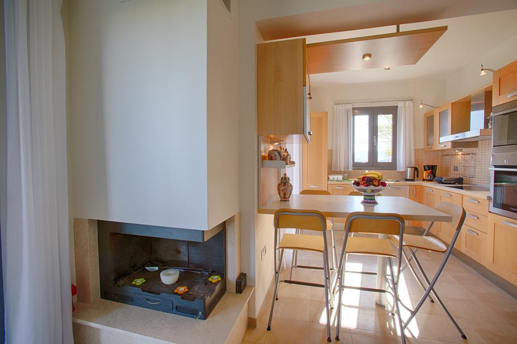 Haraki Villas Charaki
